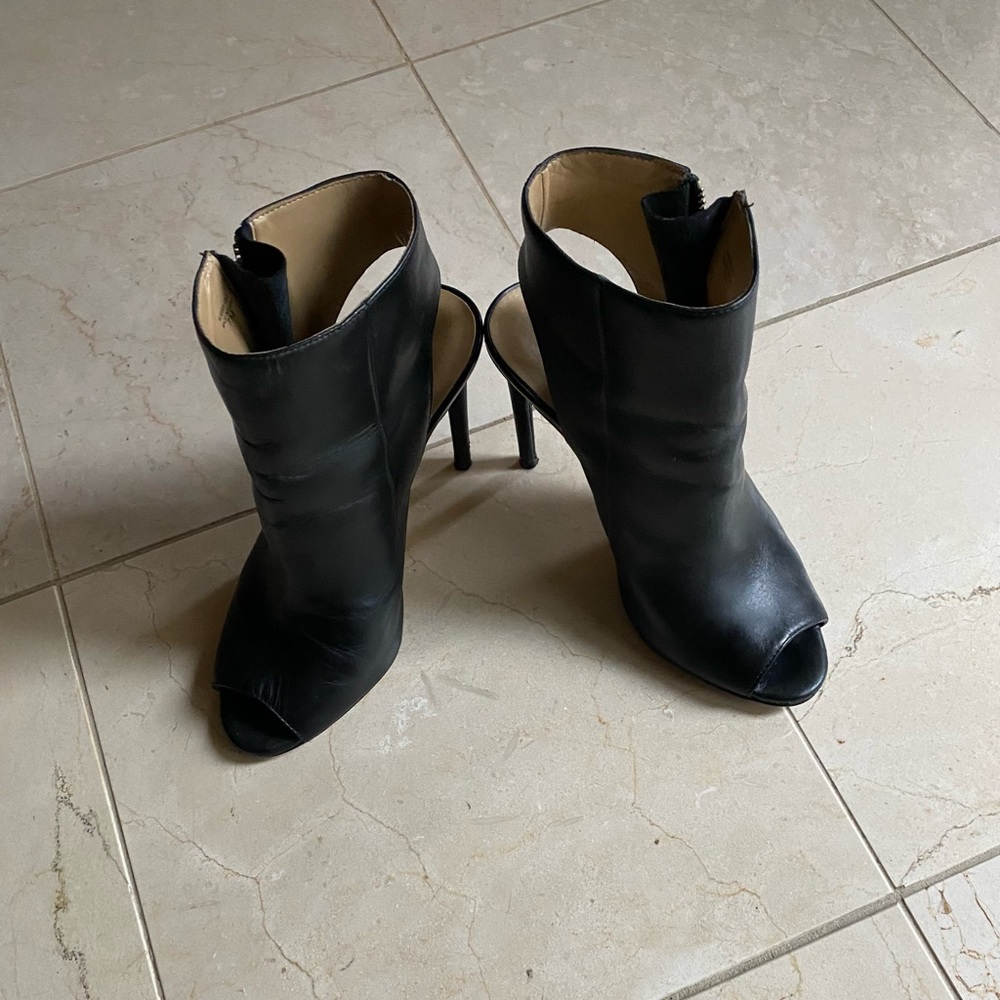 Ann Taylor high heeled, zipper sided bootie